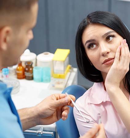 Patient in pain visiting her Richmond emergency dentist 