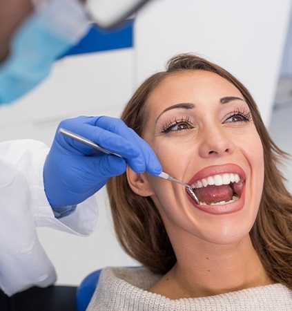 Patient receiving oral cancer screening